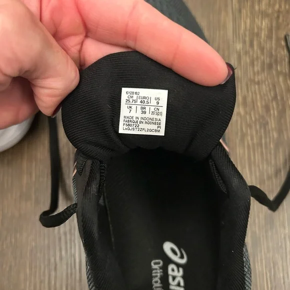 ASICS Black and Gray Running Shoes - Picture 5 of 7